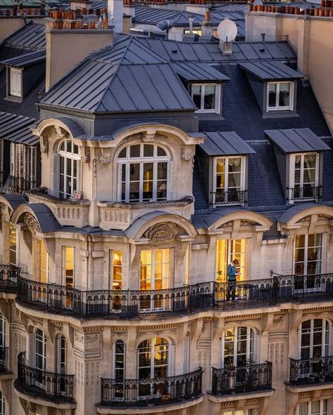 Townhouse Aesthetic, Paris Townhouse, Paris Rooftops, Parisian Architecture, Paris Dream, Paris Architecture, France Aesthetic, Paris Vibes, House Floor Design