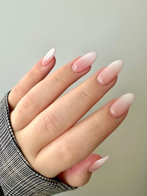 Vanilla Girl Nails, Natural Ombre Nails, Nails Vanilla, Ombre Chrome, White Ombre Nails, Ambre Nails, Ombre Chrome Nails, Nails Images, Pink White Nails