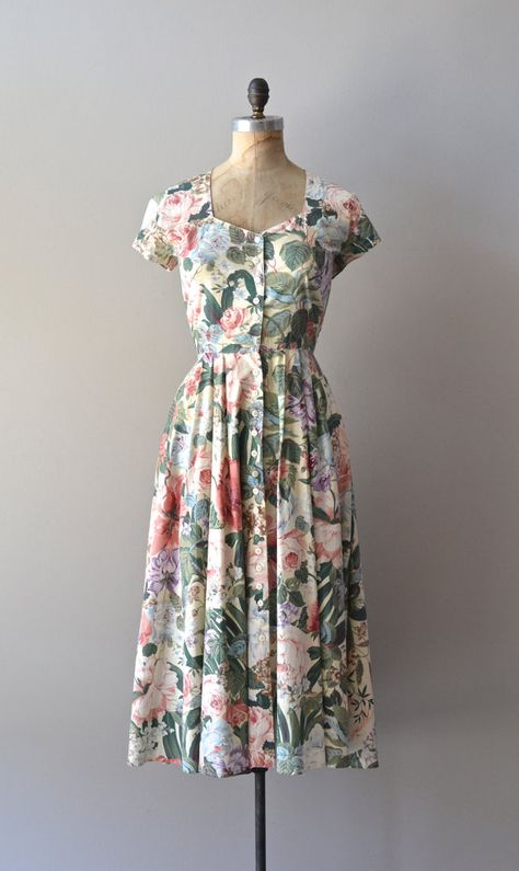 vintage floral dress / floral print dress / Wycombe Park dress 70s Print Dress, Dress Floral Vintage, Floral Print Cotton Dress, Sukienki Maksi, Cotton Floral Dress, Vintage Cotton Dress, Vintage Floral Skirt, Mode Retro, Floral Cotton Dress