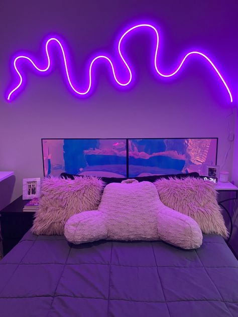 Iridescent Headboard, Wall Decor Game Room, Neon Rope, Neon Lights Bedroom, Neon Bedroom, Led Lighting Bedroom, Neon Room, Diy Headboards, Rope Lights