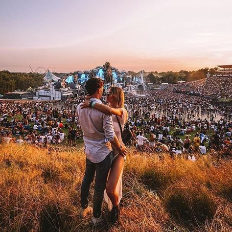 Tomorrowland Music Festival, Tomorrowland Outfit, Couples Music, Tomorrow Land, Travel Couples, Visit Belgium, Couples Travel, Nightclub Design, Paradise Travel