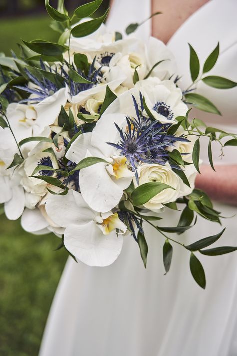 Blue Orchid Wedding Bouquet, Blue Bridal Flowers, Mary Flowers, Blue Orchid Wedding, White Orchid Bouquet, Anemone Bouquet, Modern Bouquet, Orchid Bouquet, Romantic Garden Wedding