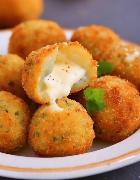 Baked Potato Cheese Balls Potato And Cheese Balls, Blooming Baked Potato, Baked Cheese Balls, Cheese Potato Balls, Potato Cheese Balls Recipe, Stuffed Portobello Mushroom, Cheese Balls Recipe, Potato Cheese Balls, Stuffed Portobello Mushrooms