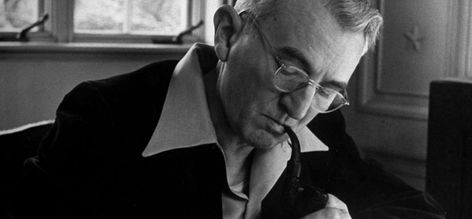 "While there are certain aspects of one’s financial situation that are within one’s control, there are certainly many aspects that are not. And recognizing when we are in a financial situation that leaves us without the possibility of improving it through our own means, all we can do is focus on what is within our power—that is, our mental attitude toward the situation." Figures Of Speech, Dale Carnegie Quotes, Pictures With Words, Goal Of Life, Historical Pics, Alfred Eisenstaedt, Michael Johnson, The Stoics, Mental Attitude