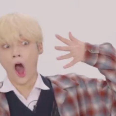 txt huening kai lq icon Huening Kai Reaction Pic, Kai Txt Funny, Huening Kai Nose, Huening Kai Funny, Txt Moments, Emo Bangs, Moa Diary, Huening Kai, Forever Me