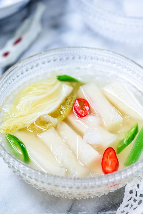 White Kimchi Recipe, White Radish Recipes, Water Kimchi, Korean Soup Recipes, Korean Pickled Radish, Korean Vegetarian Recipes, Korean Bapsang, Quick Kimchi, Korean Meals