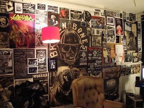 20 Punk Rock Bedroom Ideas Punk Rock Bedroom Ideas, Rock Bedroom Ideas, Punk Rock Bedroom, Punk Rock Room, Sala Grunge, Punk Bedroom, Punk House, Rock Bedroom, Punk Room