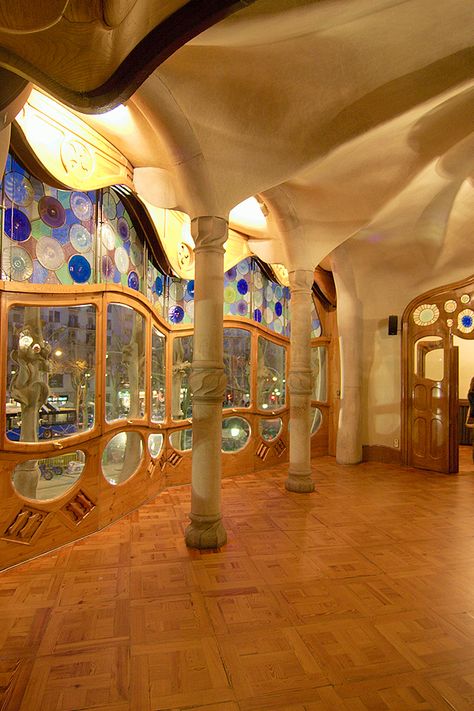 Casa Batllo Interior Barcelona Catalonia Gaudi Interior, Art Nouveau Arquitectura, Antoni Gaudí I Cornet, Gaudi Architecture, Barcelona Architecture, Gaudi Barcelona, Antonio Gaudí, Casa Batlló, Archi Design