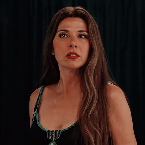 Aunt May Icon, Aunt May Aesthetic, Aunt May Marisa Tomei, Marisa Tomei Spiderman, 70s People, Marvel Script, Marisa Tomei Hot, Marissa Tomei, Aunt May