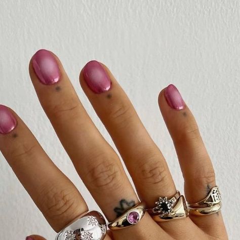 Detailed Nail Art Short Nails, Soph Floyd Nails, Cute Short Nail Ideas For Summer, Sophie Floyd Nails, Cool Girl Nails Short, Cool Manicure Ideas, Biab Short Nails Ideas, Cool Short Nails Summer, Short Nail Inspo￼