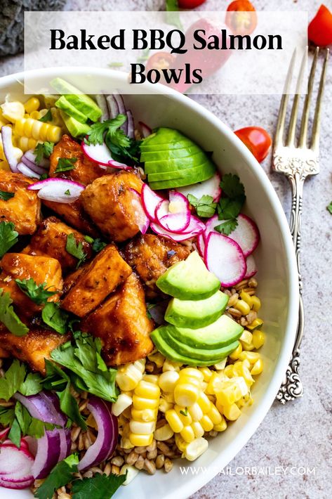 Baked bbq salmon with caramelized bbq sauce served over farro. Bright, crunchy veggies pair perfect. This meal is filling and nutrient dense while bursting with flavor. via @sailor_bailey Baked Bbq Salmon, Bbq Salmon Bowl, Salmon Bowls, Bbq Salmon, Seasoned Veggies, Salmon Bowl, Tasty Dinner, Lean Meals, Easy Healthy Meal Prep