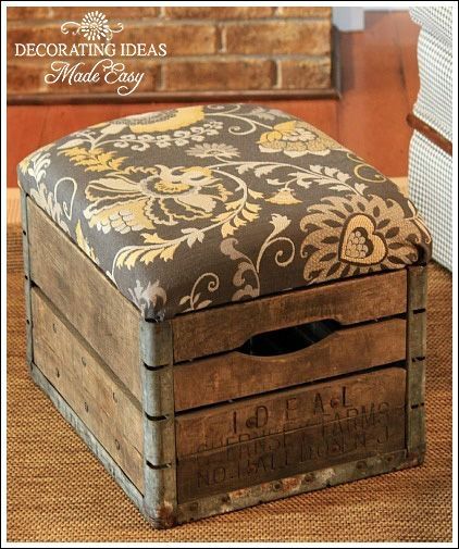 22 Simple Wood Crate DIY Ideas - Snappy Pixels.  Maybe with a hinged lid so it can be used for storage? Crate Ottoman, Diy Ottoman, Old Crates, Ottoman Decor, Milk Crate, Milk Crates, Wood Crates, Wooden Crates, Décor Diy