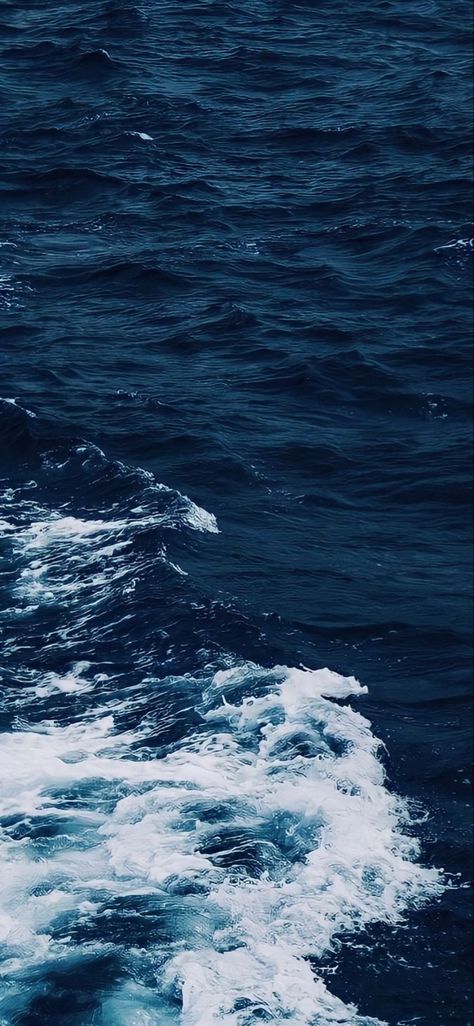 Dark Blue Waves Wallpaper, Dark Nautical Aesthetic Wallpaper, Dark Blue Beach Aesthetic, Blue History Aesthetic, Dark Navy Blue Aesthetic Wallpaper, Dark Blue Sea Aesthetic, Azul Marino Aesthetic, Navy Blue Background Aesthetic, Navy Aesthetic Wallpaper