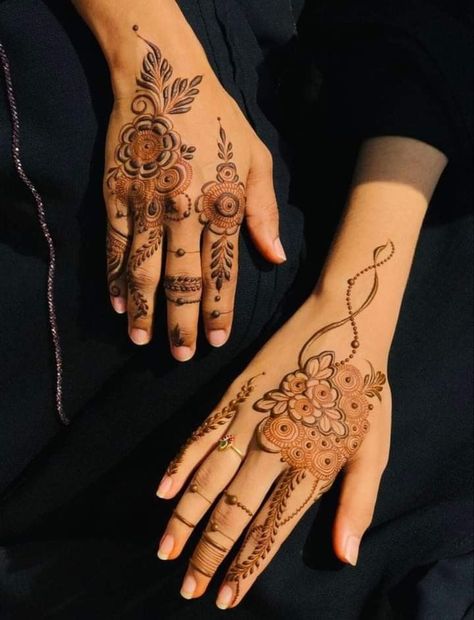 Back Hand Henna Designs, Finger Mehendi Designs, Yoga Strong, Beautiful Simple Mehndi Design, Hand Henna Designs, Simple Mehendi Designs, Finger Henna Designs, Latest Henna Designs, Modern Mehndi Designs