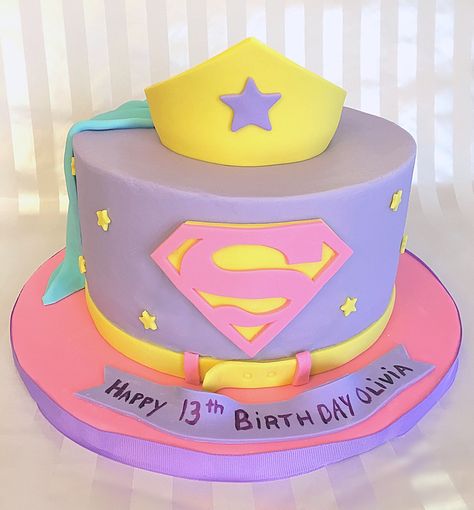 Create a memorable superhero party for your caped crusader with this amazing supergirl cake. Pink Superhero party food and cake inspiration to compliment to the Bee Box Parties Superhero Collection. Supergirl Cake Birthdays, Supergirl Birthday Party Ideas, Pink Superhero Party, Princess Superhero Cake, Super Hero Birthday Party Ideas For Girl, Supergirl Party Ideas, Super Hero Girls Birthday Party, Super Girl Cake, Supergirl Birthday Party