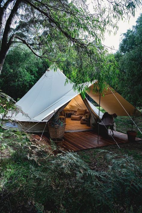 Camping Bell Tent, Glamping Tent Ideas, Luxury Glamping Ideas, Glamping House, Zelt Camping Hacks, Living In A Tent, Tent Home, Bell Tent Glamping, Luxury Camping Tents