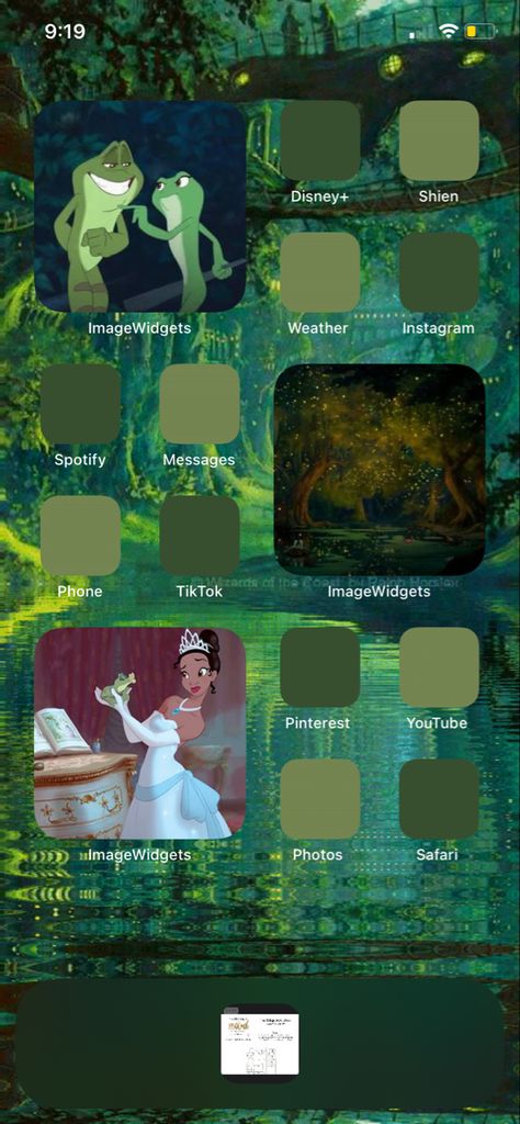 Disney Princess Homescreen, Princess And The Frog Homescreen, Princess And The Frog Aesthetic Wallpaper Iphone, Princess And The Frog Aesthetic Room, Princess Tiana Background, Princess And The Frog App Icons, Tiana Wallpaper Iphone Wallpapers, Princess Tiana Bedroom Ideas, Tiana Princess And The Frog Wallpaper