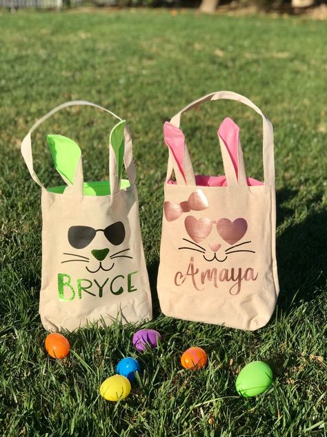 Custom Easter Basket, Monogrammed Easter Basket, Ideas Bautizo, Bunny Custom, Creative Easter Baskets, Easter Tote Bags, Easter Totes, Custom Easter Baskets, Easter Gift Bags