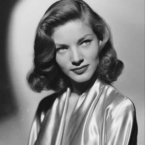 Lauren Bacall is listed (or ranked) 3 on the list 23 Famous Actresses of the 1940s Hollywood Aktrisleri, Stars D'hollywood, 1950s Hairstyles, 50s Hairstyles, Hollywood Vintage, 1940s Hairstyles, Veronica Lake, Katharine Hepburn, Lauren Bacall