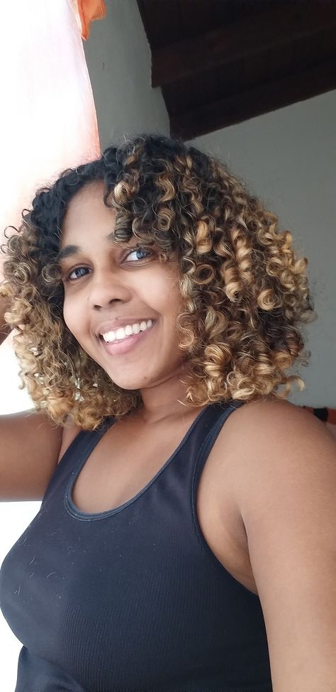 Hair colour: Black with highlighted and blonde ends. Style: Short shoulder length curly trim. Dye Ends Of Hair, Short Blonde Curly Hair, Dyed Ends Of Hair, Short Curly Cuts, Curly Cut, Blonde Ends, Dyed Curly Hair, Natural Curly Hair Cuts, 3c Hair