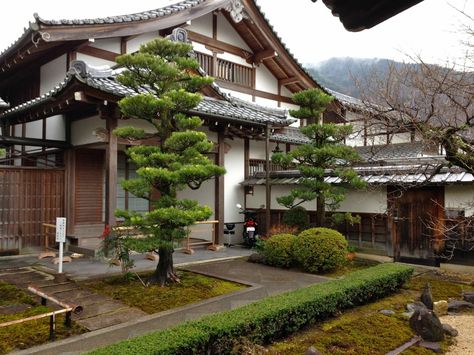 Japanese Home Exterior, Japanese Exterior, Japanese House Design, Japanese Buildings, Japanese Style Garden, Home Designs Exterior, Asian House, Japanese Home Design, Traditional Japanese Architecture