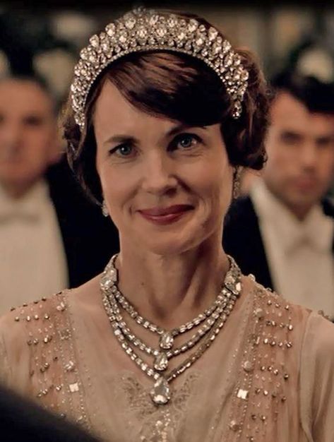 Lady Grantham welcomes the Prince of Wales to Rose’s ball at Grantham House, summer 1923. Lady Grantham, Downton Abbey Quotes, Downton Abbey Costumes, Downton Abbey Series, Elizabeth Mcgovern, Julian Fellowes, Dowager Countess, Downton Abbey Fashion, Highclere Castle