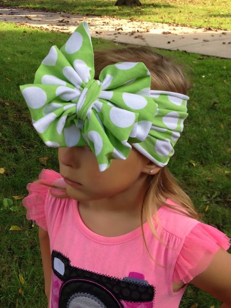 Very fun, easy headband tutorial from Create Kids Couture. Did I mention it is free? :) Big Bow Headband Diy, How To Make Headwrap Bows, Syprosjekter For Nybegynnere, Turban Headband Tutorial, Knit Turban Headband, Knitting Headband, Headbands Diy, Create Kids Couture, Diy Headbands