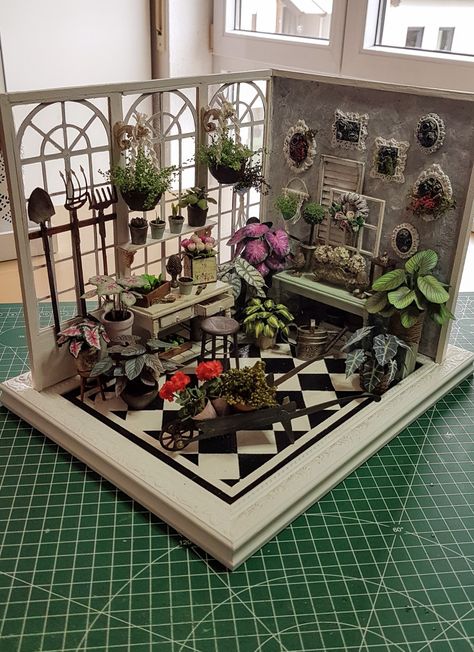 Dollhouse Rooftop Terrace, Dollhouse Greenhouse Diy, Dollhouse Conservatory, Dollhouse Greenhouse, Bohemian Sunroom, Fisherman House, Dollhouse Landscaping, French Doll House, Miniature Greenhouse