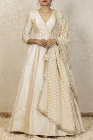 Onam Dress Anarkali, Anarkali Suits Designer Latest, Aswathy Sreekanth, Off White Anarkali, Baby Frock Design, White Anarkali, Stylish Kurtis Design, Trendy Outfits Indian, Long Gown Design