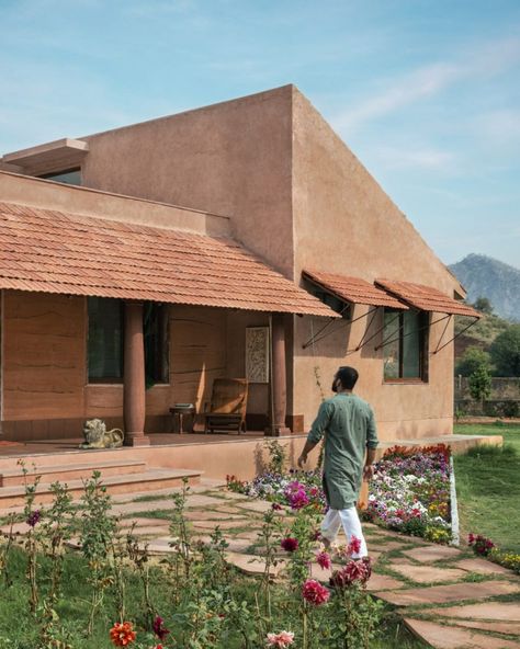 Hybrid House is located in Alwar, Rajasthan. Indian Cottage House, Rajasthan House, Pitched Roof Design, South African Architecture, Village Architecture, Alwar Rajasthan, Event Venue Spaces, Window Shutter, India House