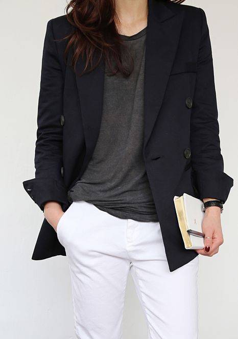 white jeans and black blazer Black And White Outfit, Blazer Outfit, Minimal Classic, Minimal Chic, Mode Inspo, Looks Chic, Tomboy Fashion, 가을 패션, Inspiration Mode