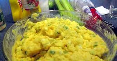 Potato Salad For 100 People, Salad For 100 People, Easy Crowd Meals, Easy Eat, Company Picnic, Cooking For A Crowd, Soup Kitchen, Potluck Recipes, Potatoe Salad Recipe