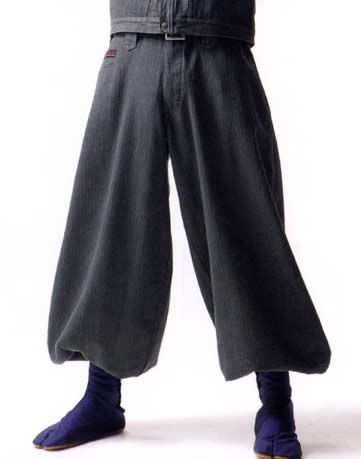 Japanese work pants (tobi pants) Storm Fashion, Japanese Workwear, Mongolian Clothing, Drake Clothing, Big Pants, Trousers Pattern, Trousers Details, Japan Outfit, Burning Man Outfits