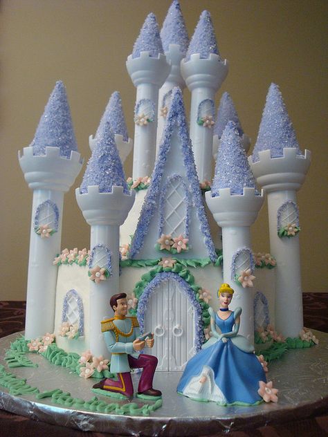 Awesome, awesome, awesome cake!!! Cinderella Castle Cake, Disney Castle Cake, Princess Party Cake, Castle Birthday Cakes, Princess Castle Cake, Cinderella Cake, Easter Bunny Cake, Castle Cake, Cinderella Birthday