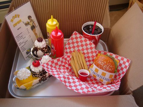 1950's Diner food 1950 Diner Aesthetic, 1950 Diner Decor, Retro Diner Menu Design, Aesthetic Diner Food, Vintage Diner Food, 1950s Diner Food, Diner Aesthetic Food, Diner Food 50's, 50s Diner Food