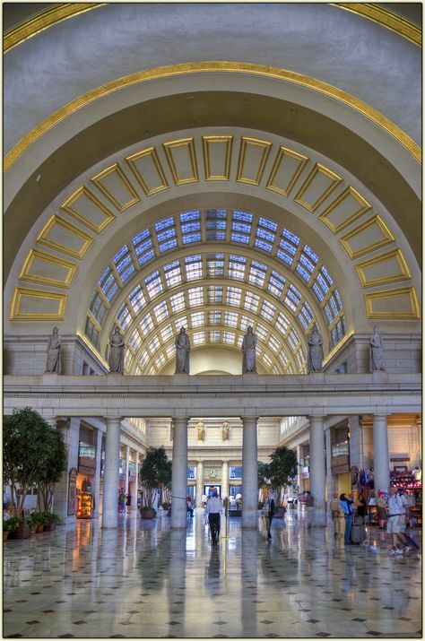 Main hall of Union Station, Washington, DC. World Architecture Day, Architecture Day, Dc Vacation, Visit Dc, Visiting Washington Dc, Conservative Fashion, World Architecture, Travel America, Maui Travel