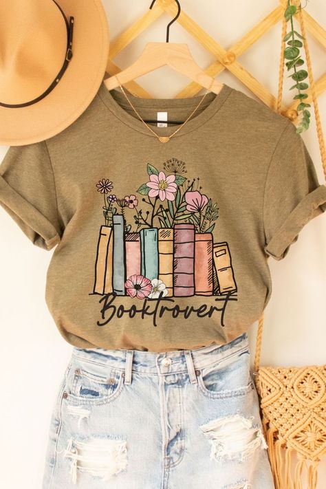 Bookworm Shirt, Graphic Shirt Design, Book Shirt, Librarian Shirt, Trendy Shirt Designs, T Shirt Painting, T Shirt Flowers, Reading Shirts, Book Shirts