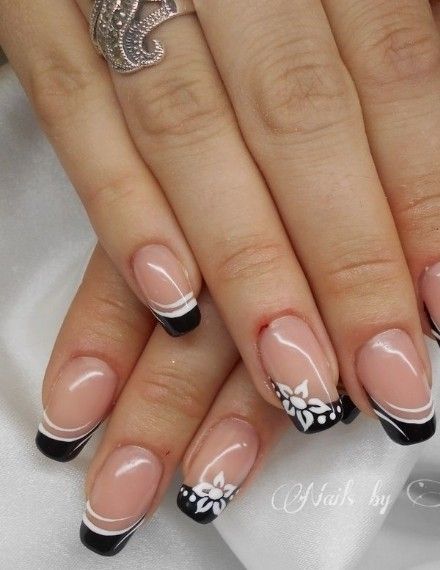 French Tip Nails With Design Wedding, Pretty Nail Art Designs French Tips, Fancy French Tip Nails, Different French Manicure Ideas, Fancy French Nails, Fancy French Manicure, French Manicure With Glitter, Trendy French Manicure, Black And White Nail