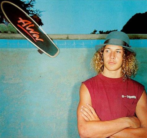 Tony Alva, some people are just born cooler than others Tony Alva, Jay Adams, Lords Of Dogtown, Skateboard Videos, Skateboard Pictures, Old School Skateboards, Skate And Destroy, Venice Beach California, Vintage Skateboards