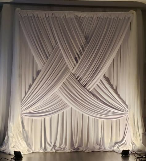 Wedding Backdrop Design Indoor Elegant, Backdrop Drapery Ideas, Backdrop Draping, Elegant Backdrop, Fabric Ceiling, Diy Wedding Backdrop, Curtain Backdrops, Wedding Backdrop Decorations, Pipe And Drape