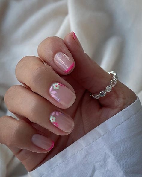 Summer 2023 nail color trends to inspire you Holiday Gel Nails Summer 2023, Super Short Nail Ideas, Super Short Nail Designs, Holiday Nails Summer 2023, Arty Nails, Summer Holiday Nails, Pumpkin Nail, 2023 Nail, Nail Appointment