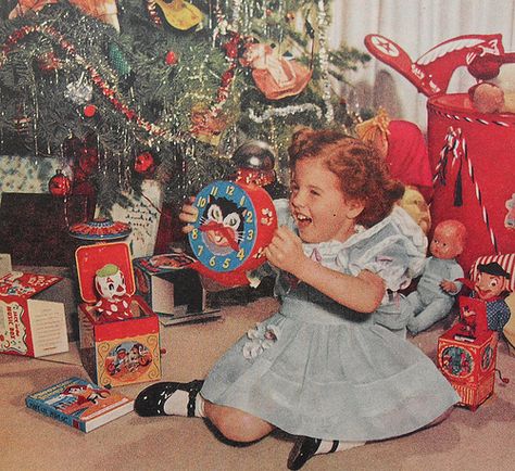 Retro Christmas Decorations | Vintage Christmas Morning Pictures! « Sammy Davis Vintage Fashion Awkward Family Christmas, Christmas Morning Pictures, Old Time Christmas, Vintage Christmas Photos, Morning Girl, 1950s Christmas, Christopher Walken, Christmas Family Photos, Old Christmas