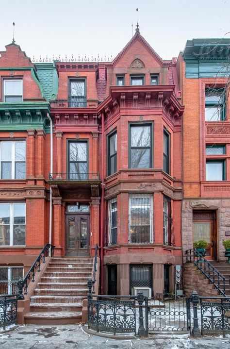 Queen Anne-style home, which was built in 1899. Brooklyn Apartments, Historic Townhouse, Prospect Park Brooklyn, Brownstone Homes, Nyc Townhouse, New York Love, Minecraft House Ideas, Brooklyn Brownstone, Bed Stuy