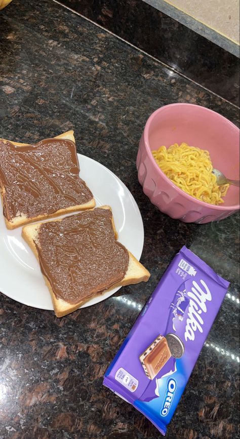 Aesthetic Sandwich, Nutella Sandwich, Nutella Recipe, Nutella, Oreo, Noodles, Sandwiches, Bread, Snacks