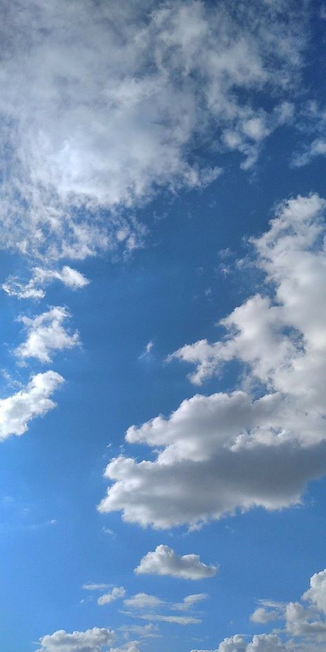 Call Time Pic, Blue Sky Images, Asthetic Picture White And Black, Helloween Wallpaper, Blue Sky Clouds, Blurred Background Photography, Sky Images, Sky Photography Nature, Adventure Aesthetic