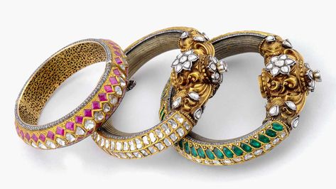 Handmade Jewellery Ideas, Jaipur Jewelry, Beautiful Bangles, Gold Temple Jewellery, Indian Bangles, Kundan Bangles, Diamond Jewelry Set, Bangles Gold, Indian Jewellery Design Earrings