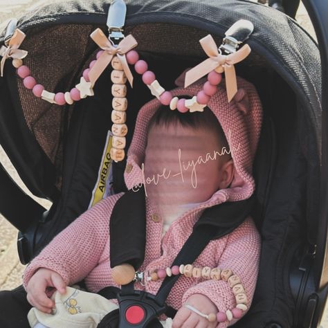 𝒽𝓉𝓉𝓅𝓈://𝓁𝑜𝓋𝑒𝓁𝒾𝓎𝒶𝒶𝓃𝒶𝒽.𝑒𝓉𝓈𝓎.𝒸𝑜𝓂/ 🎀🌸 Pram Charms, Dummy Clips, Personalized Baby Gifts, Baby Decor, Childcare, Personalized Baby, Baby Gifts, Pet Supplies, Accessory Gift