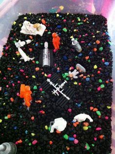 Fish tank gravel for a cute space themed sensory bin, plus other great ideas for the space theme. Space Sensory, Space Lesson Plans, Fishing Tricks, Space Theme Preschool, Space Lessons, Space Preschool, Sensory Tubs, Craft Preschool, Space Classroom