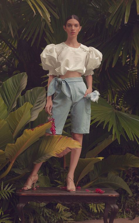 Summer Fashion Editorial, Street Fashion Shoot, Denim Shorts Outfit, Nature Background, Summer Street, Trendy Outfit, Fashion Photography Editorial, Current Fashion Trends, Moda Vintage