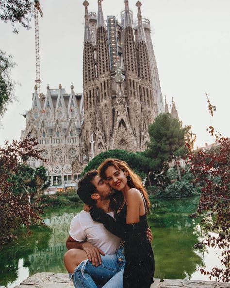 Spain Honeymoon, Intimacy Couples, Things To Do In Barcelona, To Do In Barcelona, Cindy Kimberly, Celebrity Tattoos, Couple Photography Poses, Cute Relationship Goals, Couple Shoot